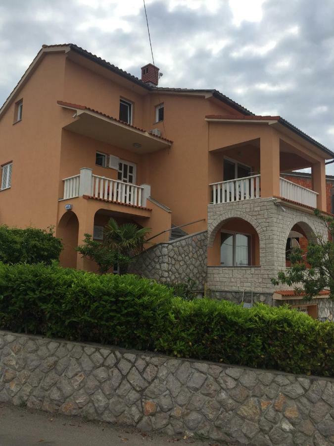 Appartamento Apartman Lana Omišalj Esterno foto