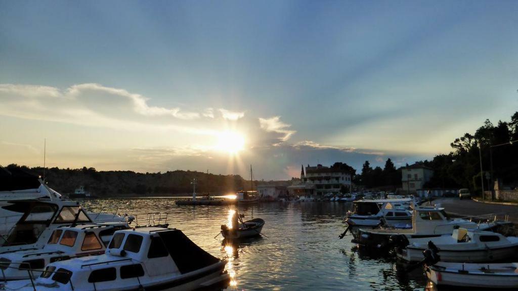 Appartamento Apartman Lana Omišalj Esterno foto