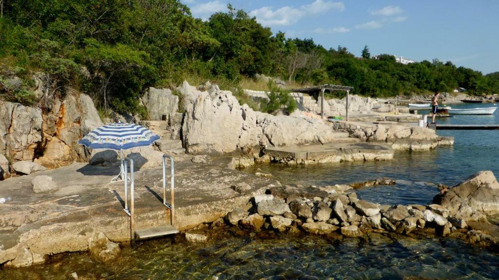 Appartamento Apartman Lana Omišalj Esterno foto