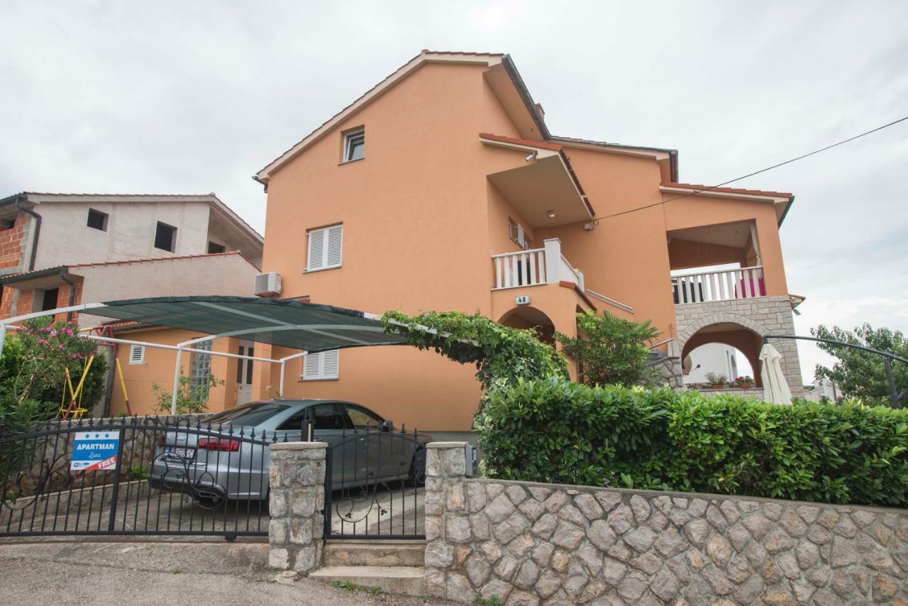 Appartamento Apartman Lana Omišalj Esterno foto