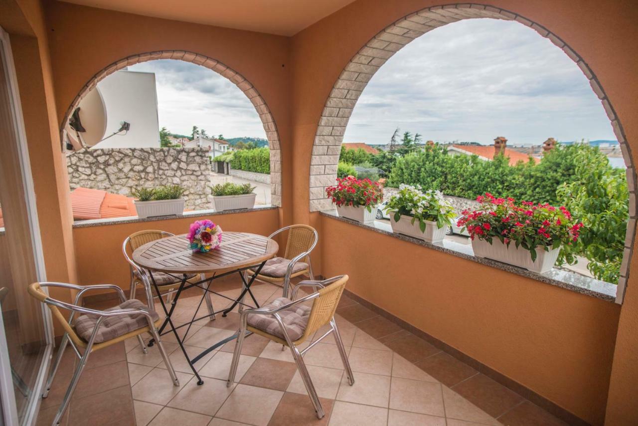 Appartamento Apartman Lana Omišalj Esterno foto