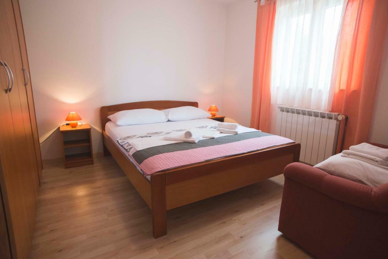 Appartamento Apartman Lana Omišalj Esterno foto