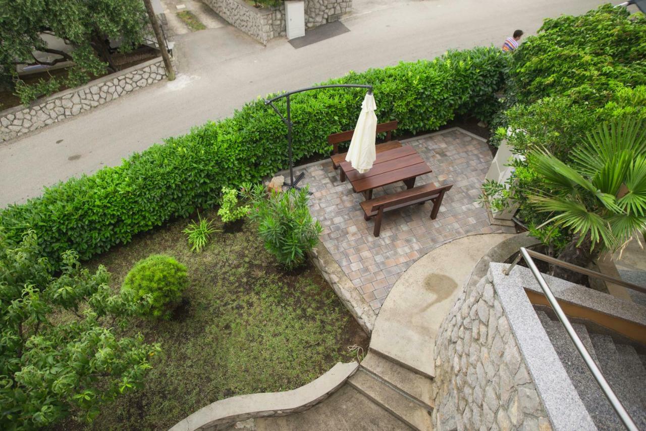 Appartamento Apartman Lana Omišalj Esterno foto