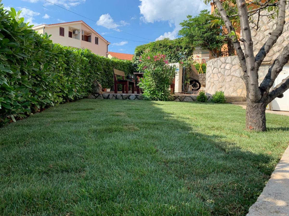 Appartamento Apartman Lana Omišalj Esterno foto
